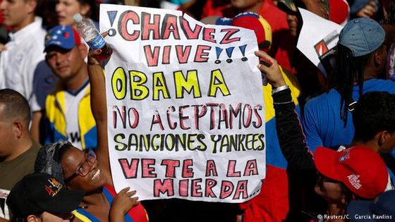 "Hoch lebe Chávez! Obama, wir akzeptieren keine Yankee-Sanktionen!" Foto: Reuters/C. Garcia Rawlins 