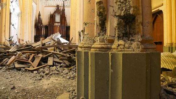 Symbolfoto: Eine Kirche in Trümmern - beim schweren Erdbeben 2010 wurde die 1930 erbaute Kirche "Corazon de Maria" stark beschädigt. (Foto: Hoch/Adveniat)