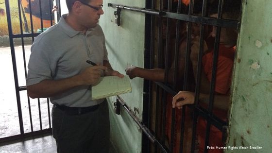 César Muñoz von Human Rights Watch bei einem Besuch in der Haftanstalt Pedrinhas in Maranhão im Januar 2015. Foto: Human Rights Watch Brasilien