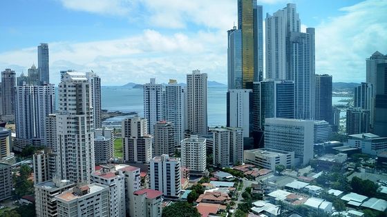 Panama-Stadt profitiert vom wirtschaftlichen Aufschwung des Landes, bei den Armen kommt davon wenig an. Foto: Christian Córdova, CC BY 2.0