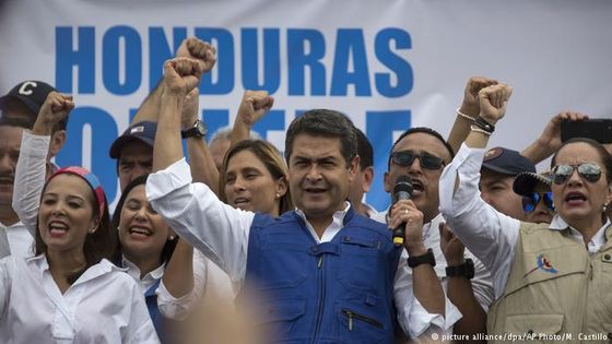 Präsident Hernández bei einer Kundgebung im Dezember in Tegucigalpa. Foto: picture alliance/dpa/AP Photo/M. Castillo