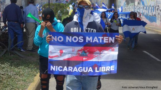 Demonstranten in Nicaragua protestieren gegen Gewalt und für Freiheit in ihrem Land. Foto: Adveniat/Klaus Ehringfeld