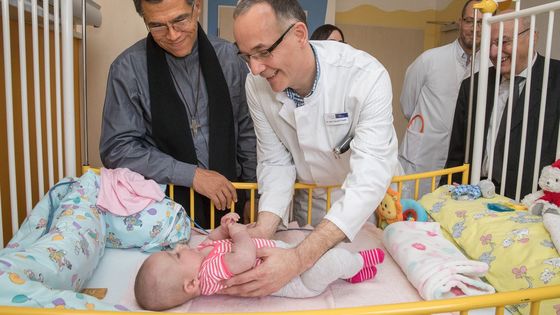 Dr. Claudio Finetti bei der Arbeit im Essener St.-Elisabeth-Krankenhaus. (Symbolfoto: Pohl/Adveniat)
