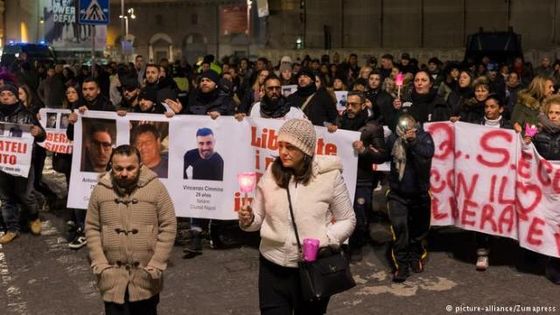 28. Februar 2018: Solidaritätsdemo in Neapel für die entführten Landsleute. Foto: picture-alliance/Zumapress/E. Vicinanza
