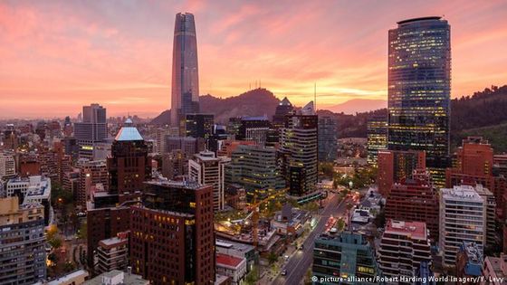 Chiles Hauptstadt Santiago (Foto: picture-alliance/Robert Harding World Imagery/Y. Levy)