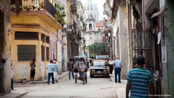Straßenszene in Havanna, Kubas Hauptstadt. Foto: Adveniat/Steffen