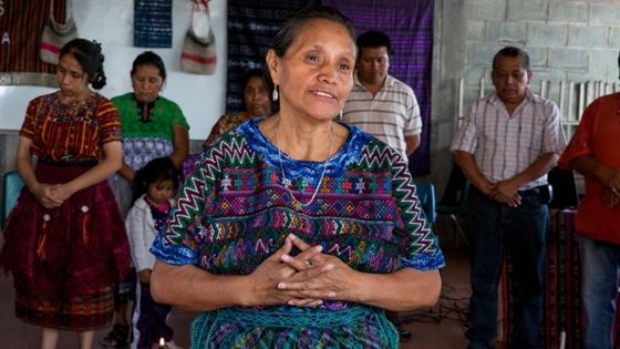 Das Treffen der indigenen Völker Mittelamerikas dient der Vorbereitung des Ibero-Amerikanischen Gipfels in diesem Jahr in Guatemala. Foto (Maya-Zeremonie): Adveniat/Achim Pohl