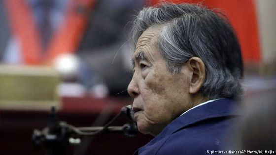 Alberto Fujimori im März bei einer richterlichen Befragung. Foto: picture-alliance/AP Photo/M. Mejia