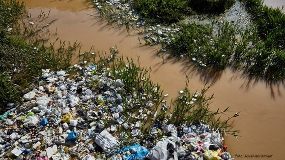 Die Plastikverschmutzung ist ein großes Problem in der Amazonasregion. Foto (Symbolbild): Adveniat/Umlauf
