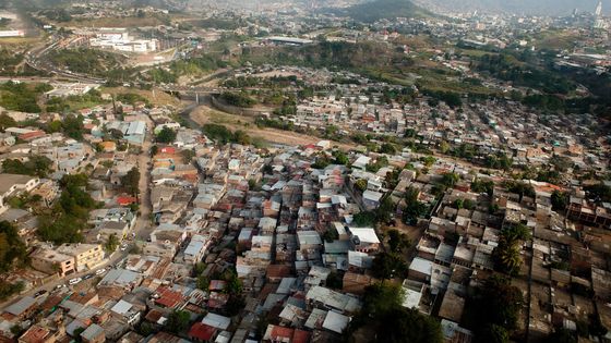 Armenviertel von Tegucigalpa: oft das Gebiet der Maras, perspektivloser Jugendbanden - viele von ihnen lehnen Hernández wegen seiner Politik der harten Hand ab. Foto: Adveniat/Achim Pohl