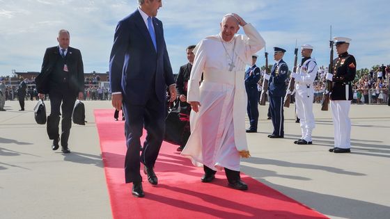 Papst Franziskus mit John Kerry (Foto: IIP Photo Archive/Flickr)