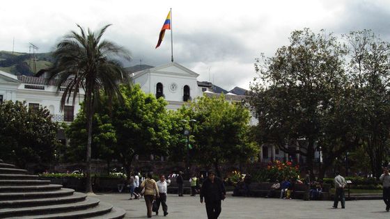 Streit im Präsidentenpalast von Quito. Foto: Dallas Krentzel, CC BY 2.0 (Zuschnitt)
