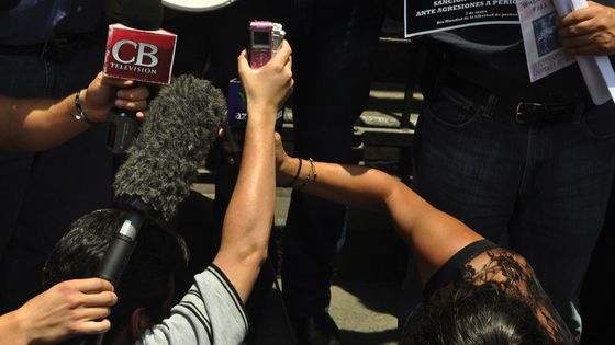 "Wer, wenn nicht wir soll über Korruption und Menschenrechtsverbrechen berichten?" - Mexikanische Journalisten bei einer Demonstration. Foto: Vereinigung Artículo 19, CC BY-NC 2.0 (Zuschnitt)
