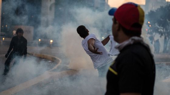 Proteste im Februar gegen die Wirtschafts- und Sozialpolitik unter Staatspräsident Nicolas Maduro. Foto: Carlos Becerra. CC BY-NC-ND 2.0