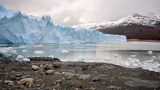 Der Perito-Moreno ist einer von 48 Gletschern im Süden Patagoniens, die zusammen eines der größten Süßwasserreservoirs weltweit bilden. Foto: Jorge Láscar, CC BY 2.0 