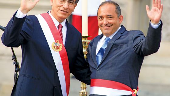 Perus Präsident Martín Vizcarra (l.) stellt die Vertrauensfrage. (Foto: Flickr/Ministerio de la Producción)