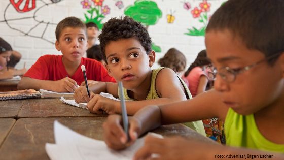 Schulunterricht in einem Armenviertel in Recife, Brasilien. Foto: Adveniat/Jürgen Escher
