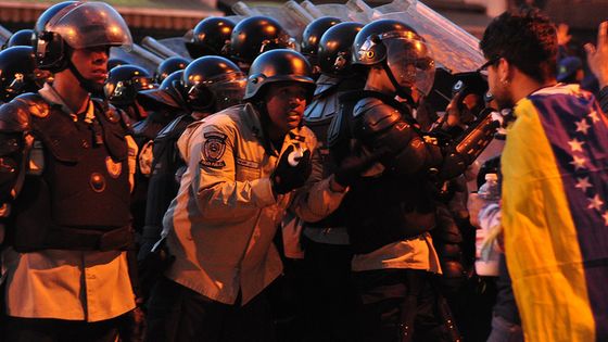 Bei den Protesten vor einem Jahr kam es zu willkürlichen Verhaftungen. Foto: AndresAzp, CC BY-NC-ND 2.0