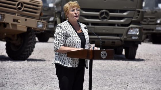 Ex-Präsident Michelle Bachelet bei der Vorstellung neuer Fahrzeuge 2017 (Foto: Gobierno Regional Tarapacá/Flickr)