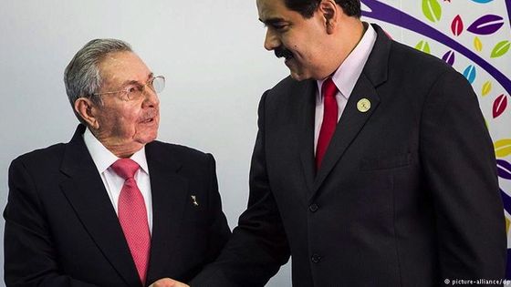 Raul Castro und Nicolas Maduro. Foto: picture alliance/dpa/M. Gutierrez