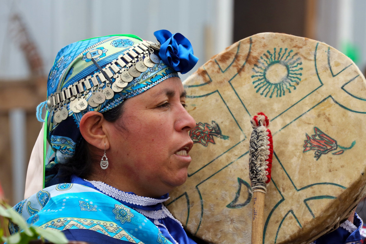 Adveniat Chile Lateinamerika Mapuche Kultrun Machi