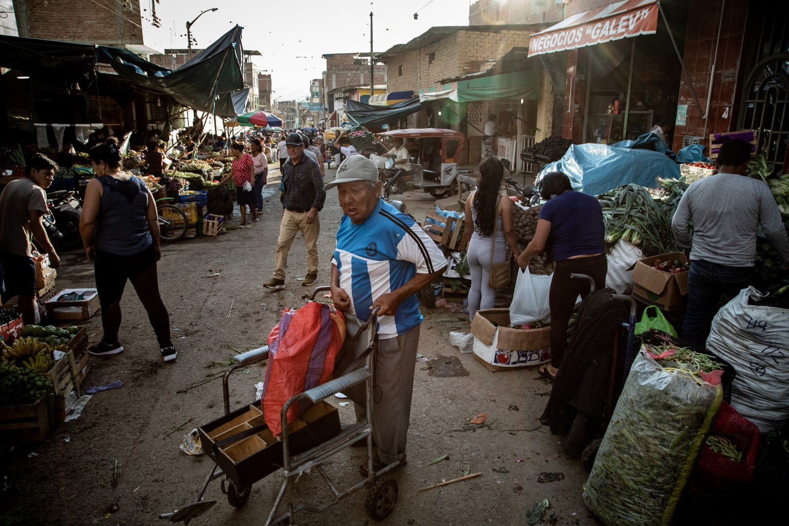 Ohne Arbeit Kein Essen Corona Verscharft Armut Blickpunkt Lateinamerika