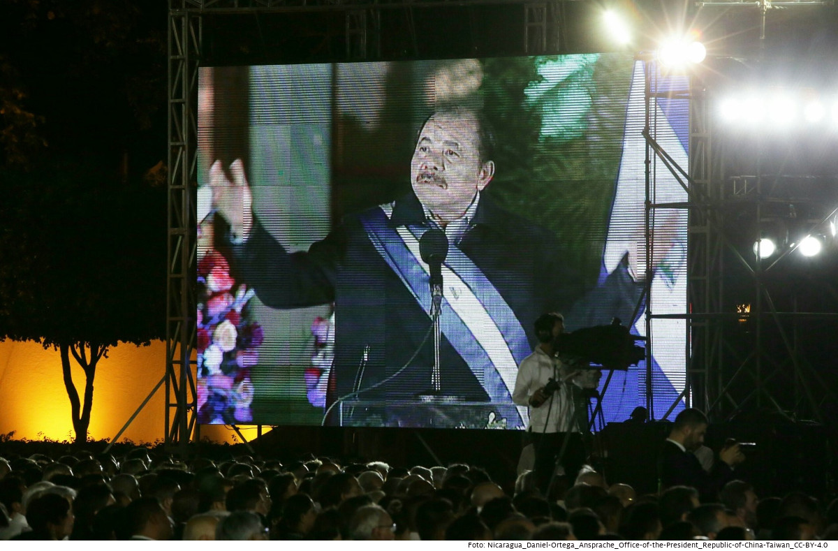 Präsident Daniel Ortega hält eine Ansprache, die auf Leinwand übertragen wird. Foto (Symbolbild): Daniel Ortega, Office of the President, Republic of China (Taiwan), CC BY 4.0