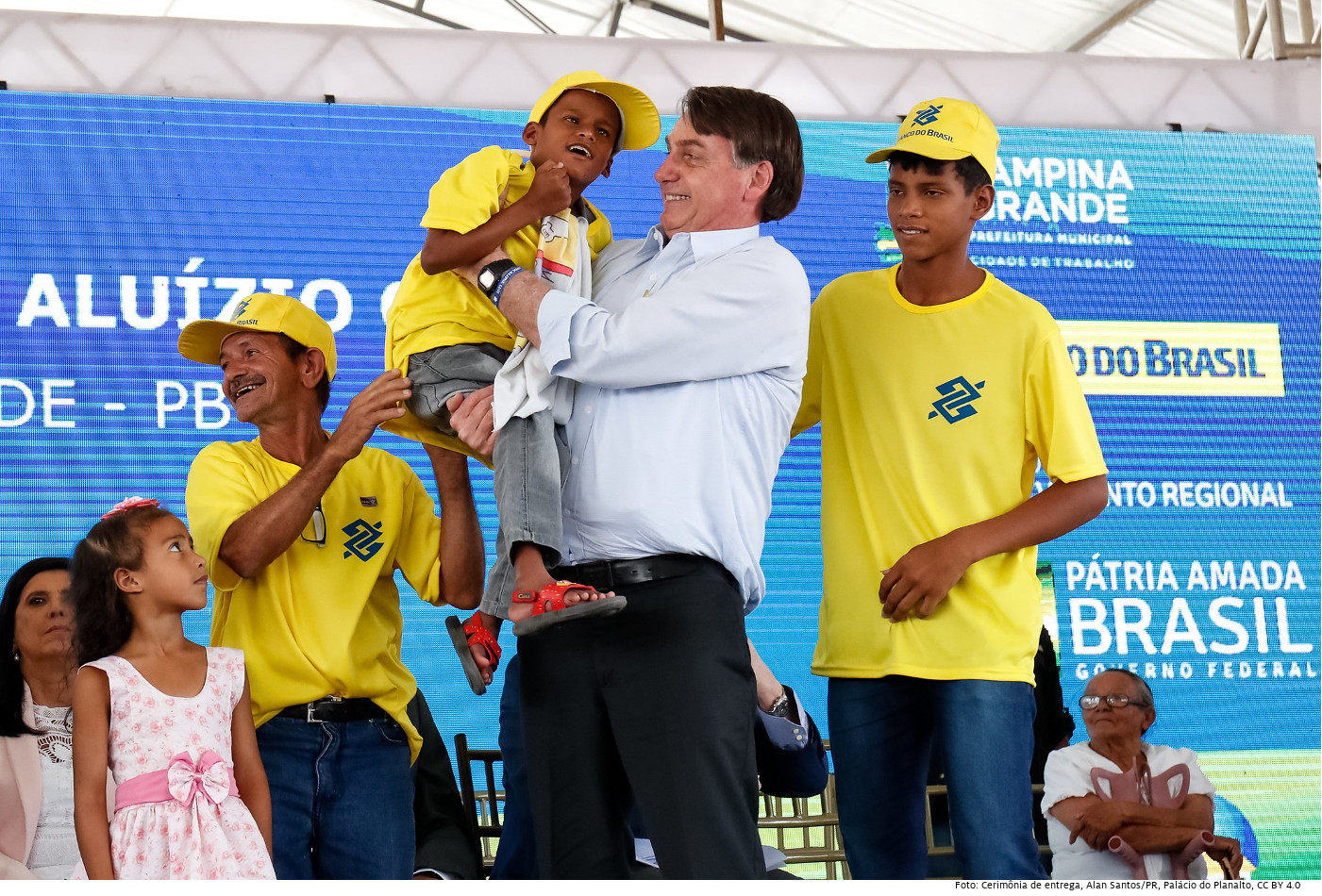 Brasiliens Präsident Jair Bolsonaro bei einem offiziellen Termin zur Schlüsselübergabe für neu gebaute Wohnungen an bedürftige Familien in Campina Grande im November 2019. Foto: 11/11/2019 Cerimônia de entrega, Palácio do Planalto, Alan Santos/PR, CC BY 4.0