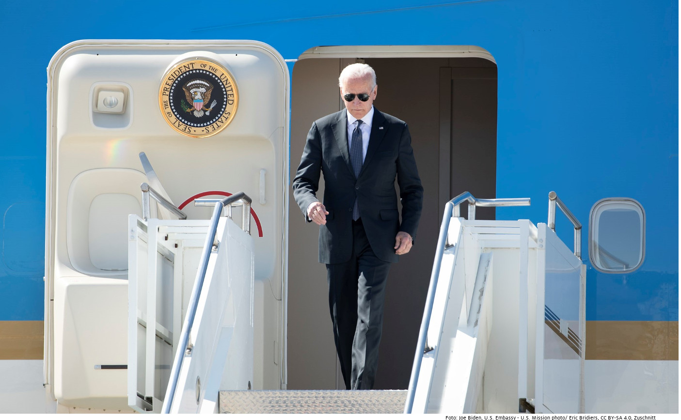 Ankunft von US-Präsident Joe Biden in Genf in der Schweiz am 15. Juni 2021 anlässlich des G7-Gipfels. Foto: Arrival of President Joe Biden, U.S. Embassy Bern - U.S. Mission photo/ Eric Bridiers, CC BY-SA 4.0​​​​​​​, Zuschnitt