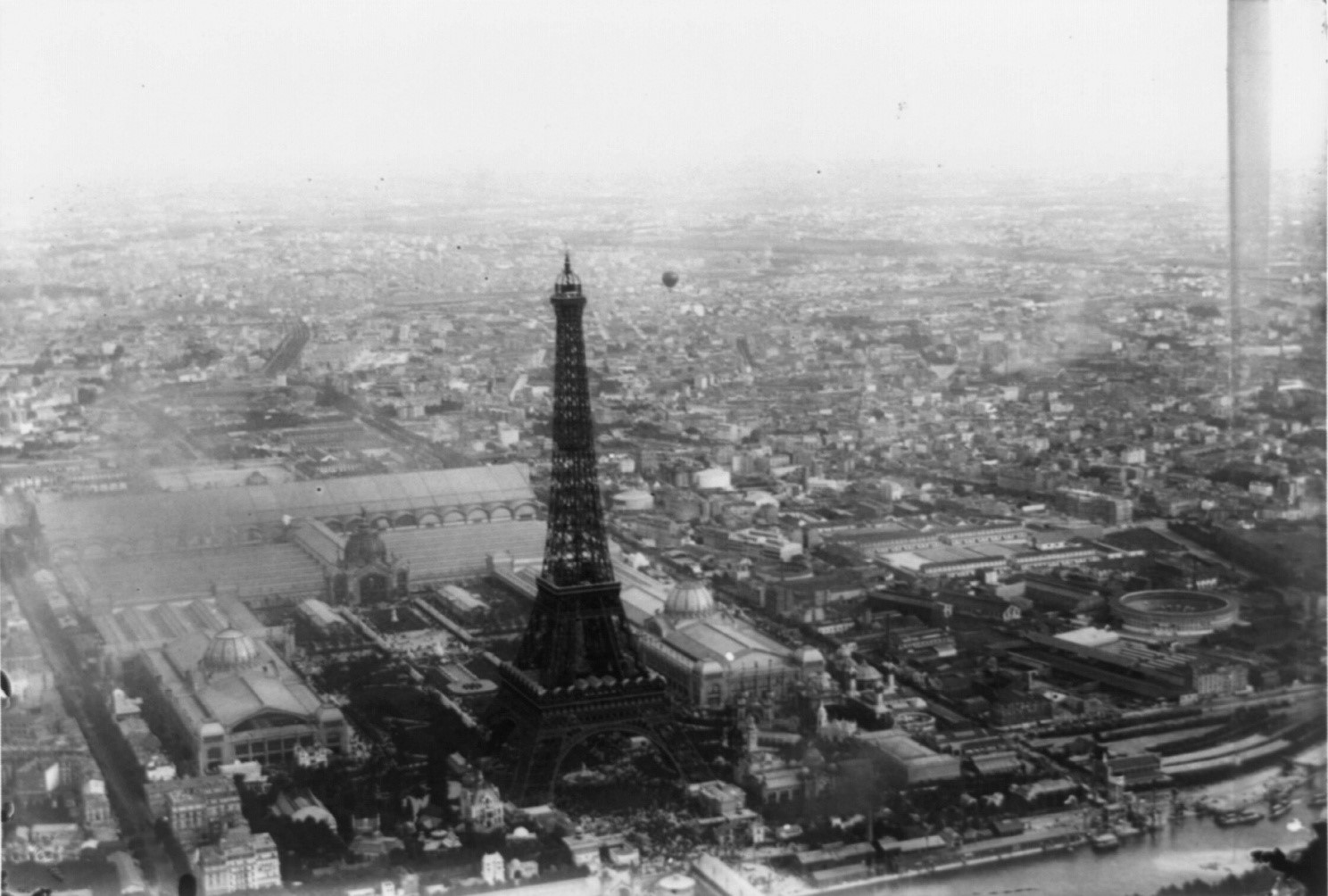 Der Eiffel-Turm und das Gelände der Pariser Weltausstellung 1889. Foto: Alphonse Liébert (1827–1913), Library of Congress, CCO1.0