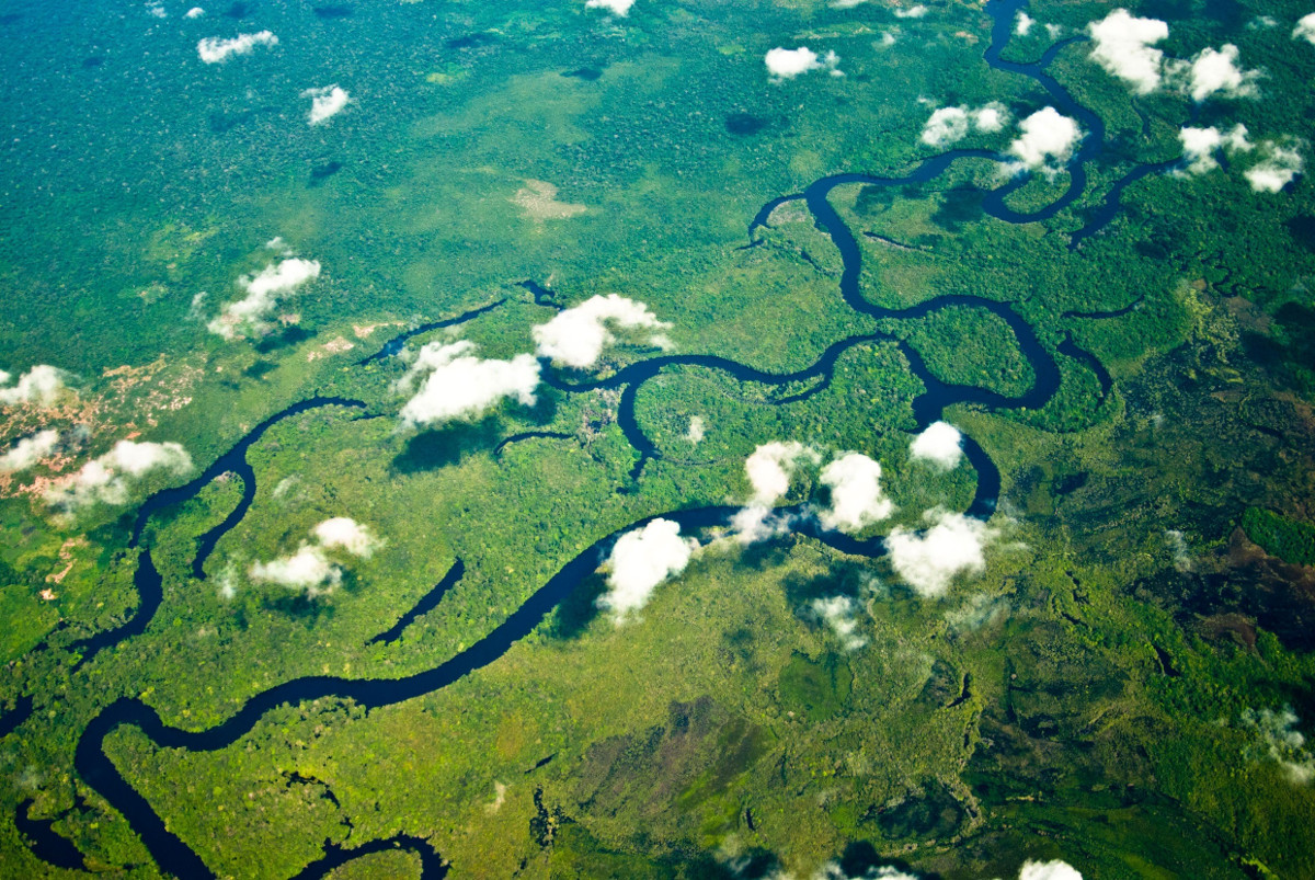 Brasilianisches Amazonasgebiet aus der Vogelperspektive. Foto: Adveniat/Thomas Milz