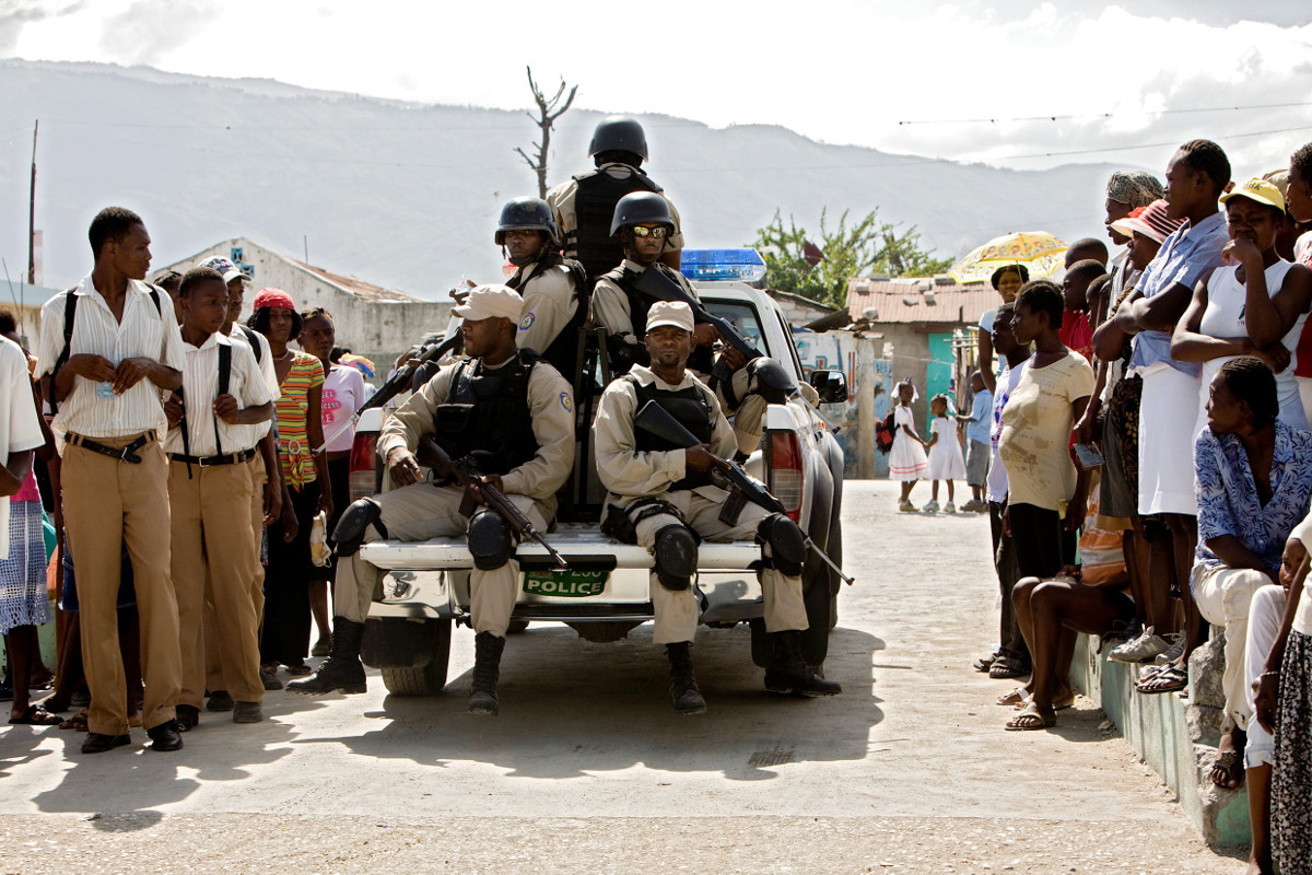 Elitepolizisten in der Cité Soleil, einem Armenviertel in der haitianischen Hauptstadt Port-au-Prince. Symbolfoto: Adveniat/Achim Pohl